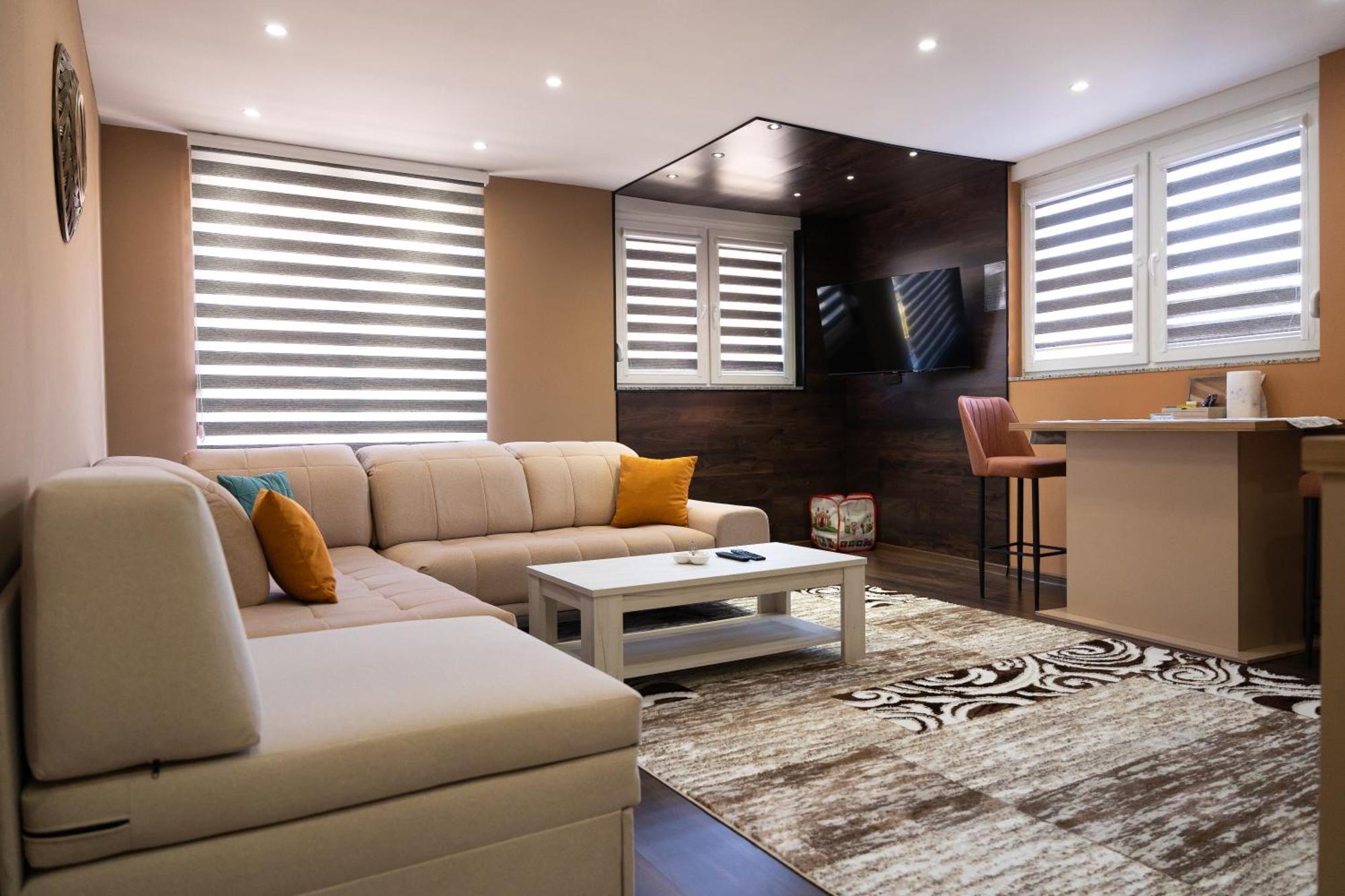 Ema, Asja, Eda Apartments เซนิซา ภายนอก รูปภาพ